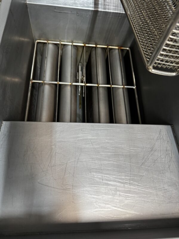 Second Hand Atosa Fryer 50lb Nat Gas - Image 2